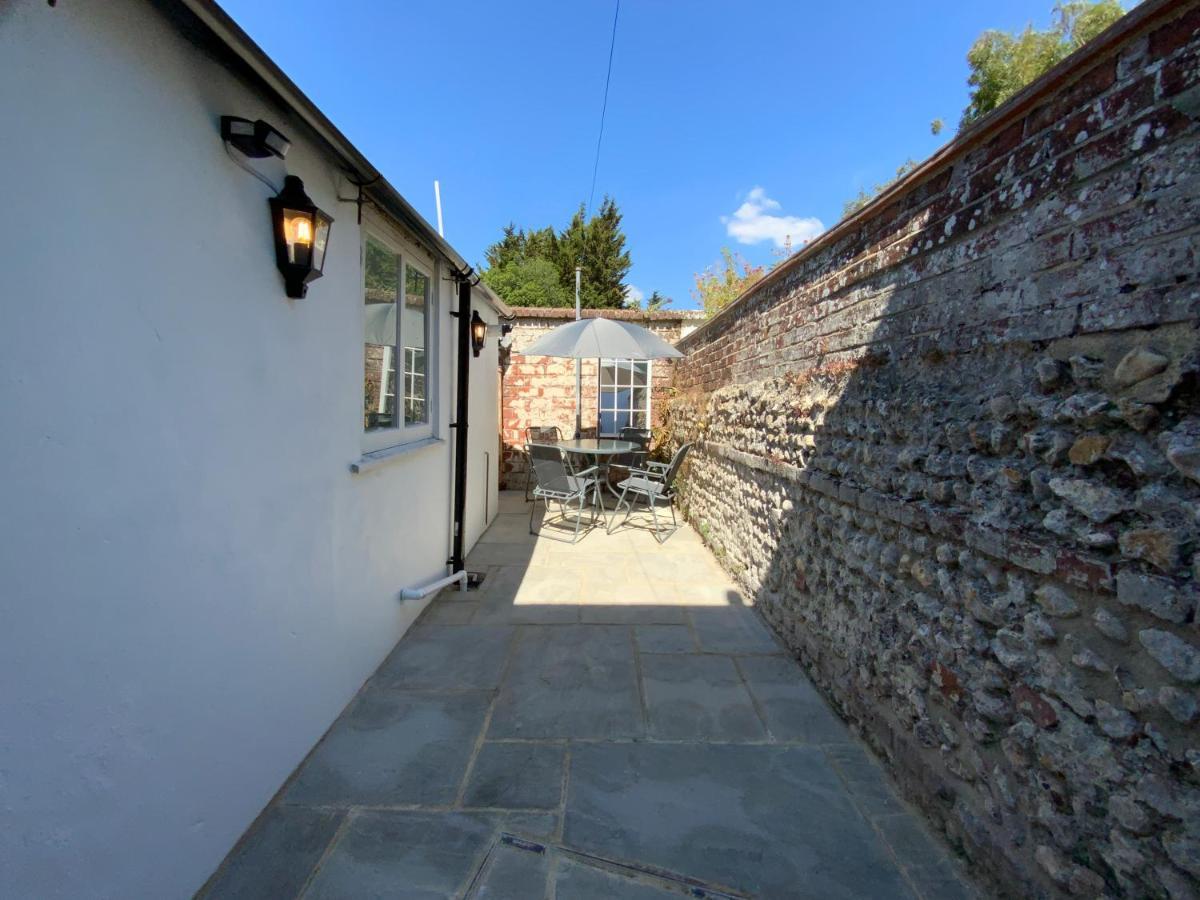 Charming Cottage Mins From Chichester City Centre Buitenkant foto